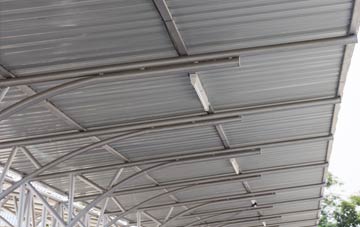 installing Scrwgan metal roofing